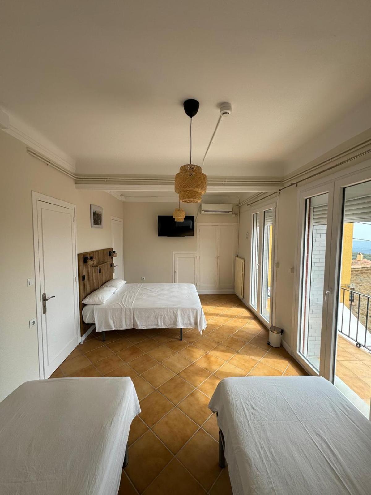 Hostal Restaurant Casa Comaulis La Vajol Екстериор снимка